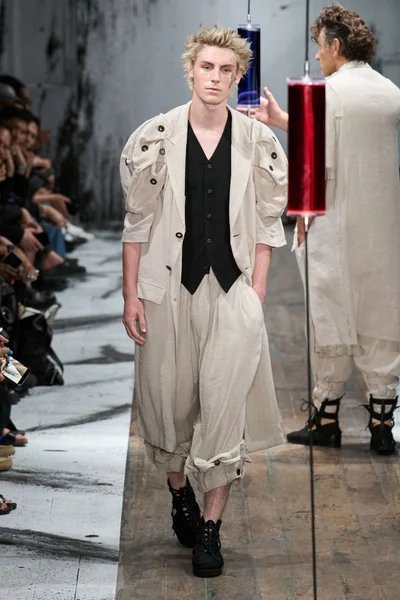 Look 19